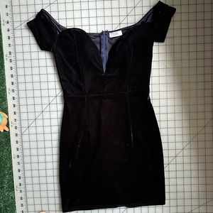 Tobi Sweetheart Velvet dress